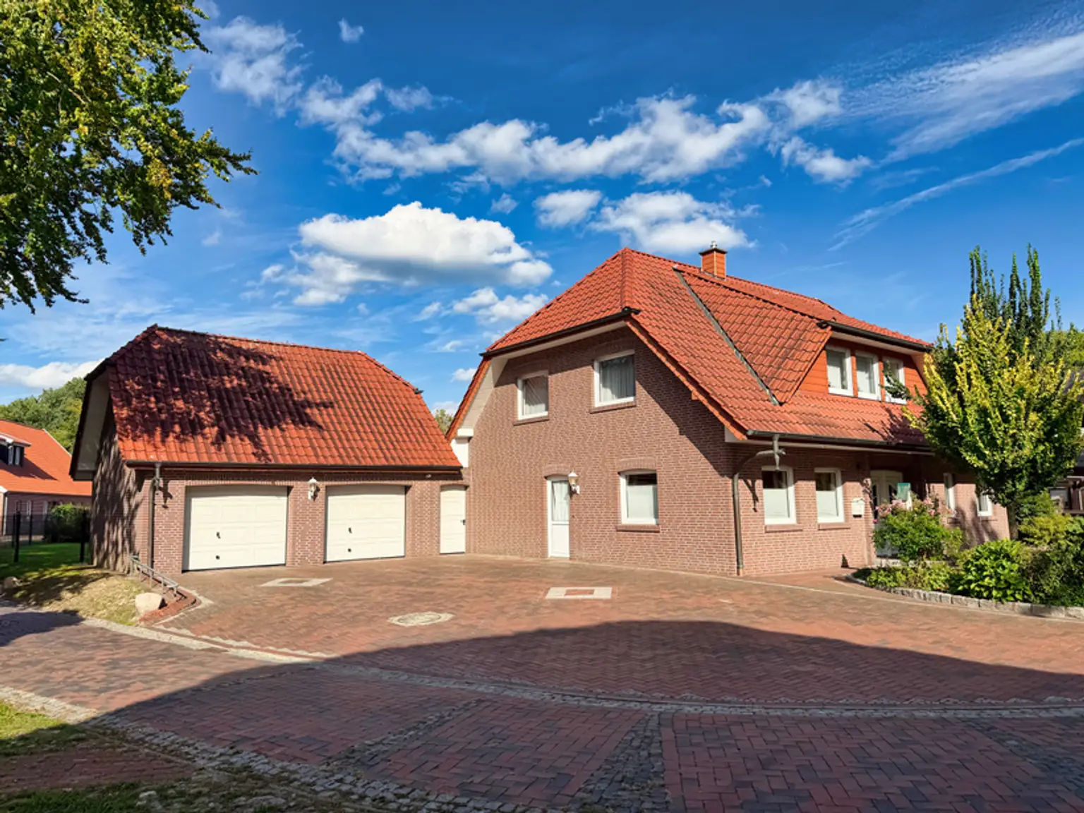 Mitten im Ort! Einfamilienhaus auf großzügigem Grundstück!