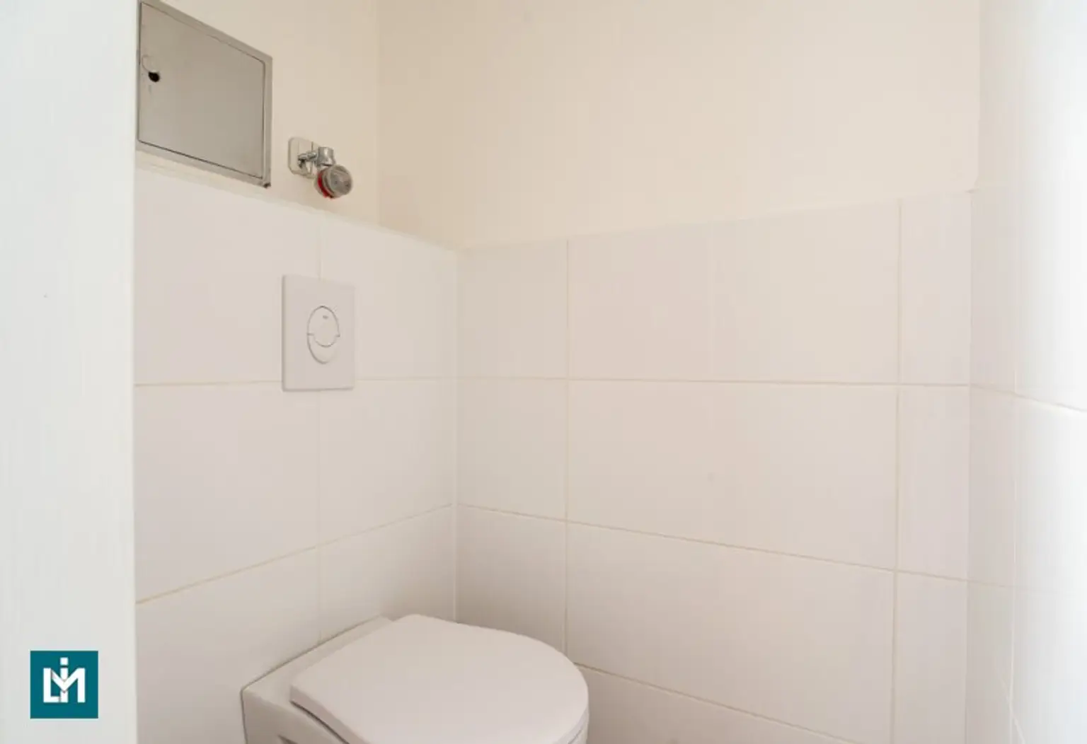 HOCHWERTIGE 3 - ZIMMER WOHNUNG / NÄHE SCN
