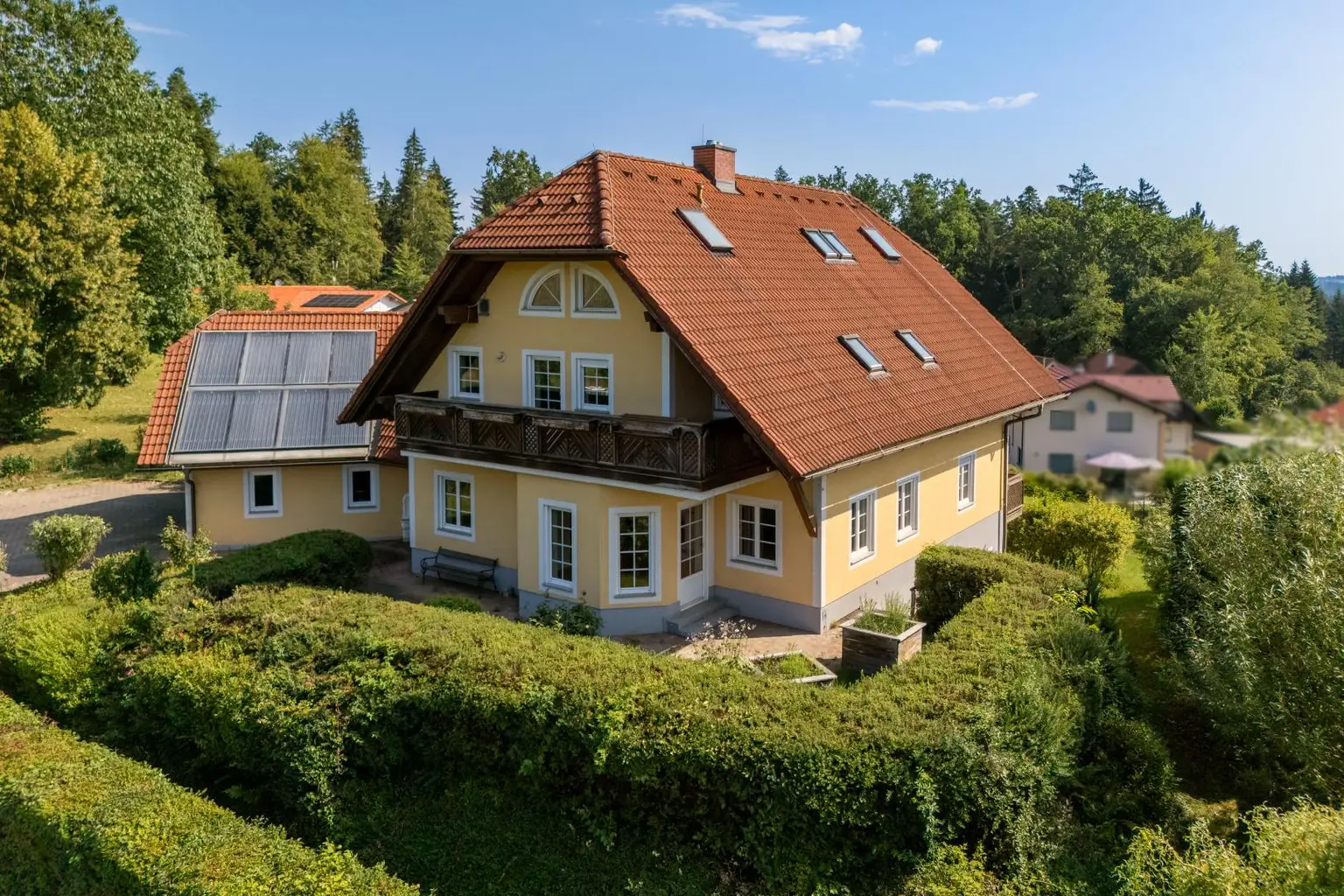 Haus außen Süd-West-seitig