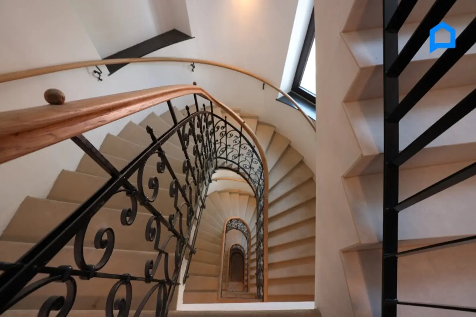 Schönbrunnblick-Gloriette, ERSTBEZUG, JETZT einziehen! Dachgeschoss NEU mit modernster Ausstattung148m² Wohnfläche, 4 Zimmer plus Nebenräume, auch Altbau Etagen-Wohnungen, teilweise Kurzzeitvermietung möglich !