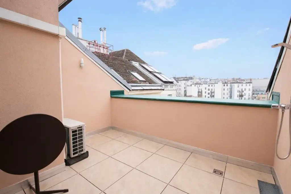 *** Dachgeschoss – Maisonettewohnung mit Garage am Naschmarkt ***