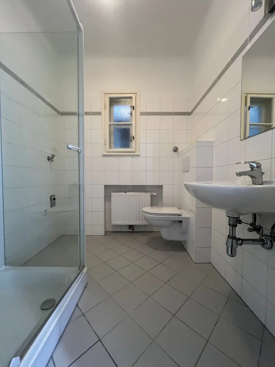 5 | HELLE und RUHIGE Wohnung - ZWEI Zimmer im DG | Prima Service Immobilien