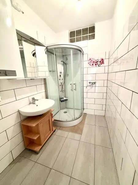 Renoviertes Einfamilienhaus in Halbturn – Ruhelage