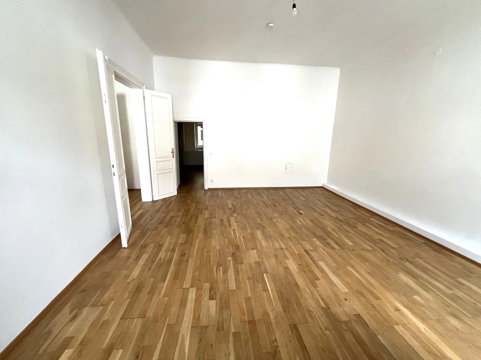 UNBEFRISTET: Charmante Altbauwohnung nahe Volkstheater