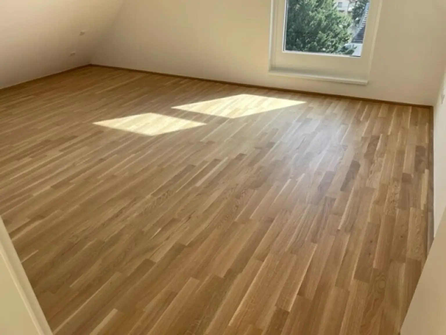 2-Zimmer-Dachterrassenwohnung Erstbezug inkl hochwertiger Küche, Außenfläche und Kellerabteil mit Blick ins Grüne - KLOSTERNEUBURG/ K126 T53