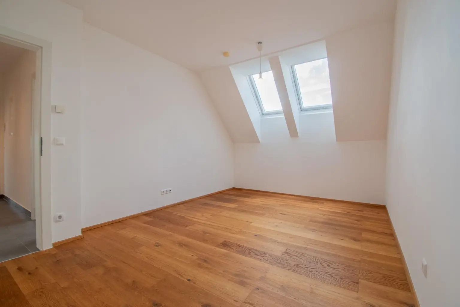 "Lichtdurchströmte Dachgeschosswohnung – inkl. Garagenstellplatz!"