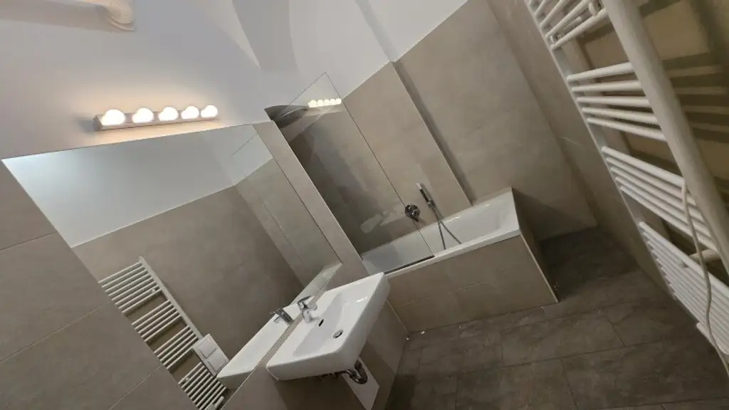 Super zentrale Innenstadtlage - ! ! ! 4.STOCK OHNE LIFT ! ! ! - Top-Zustand und ruhige Innenhofausrichtung