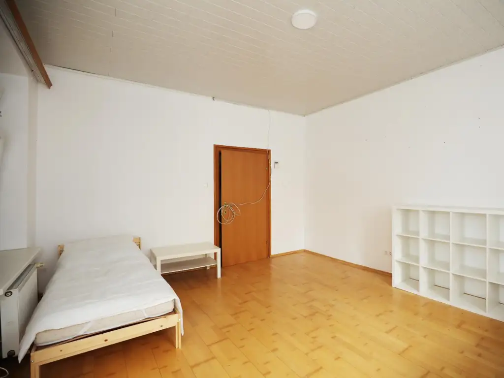 Renovierungsbedürftiges ZInshaus mit aureichend Parkplätzen im Trendbezirk Graz/Lend