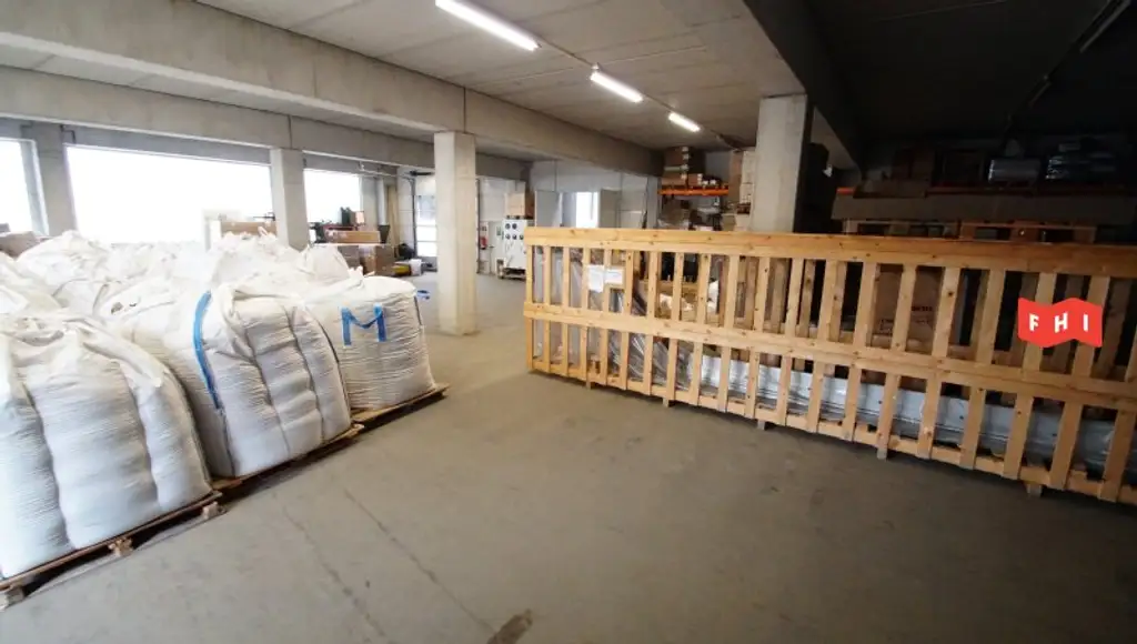 Logistikfläche***2 Hallen***30 Stellplätze***Ausbaupotential***