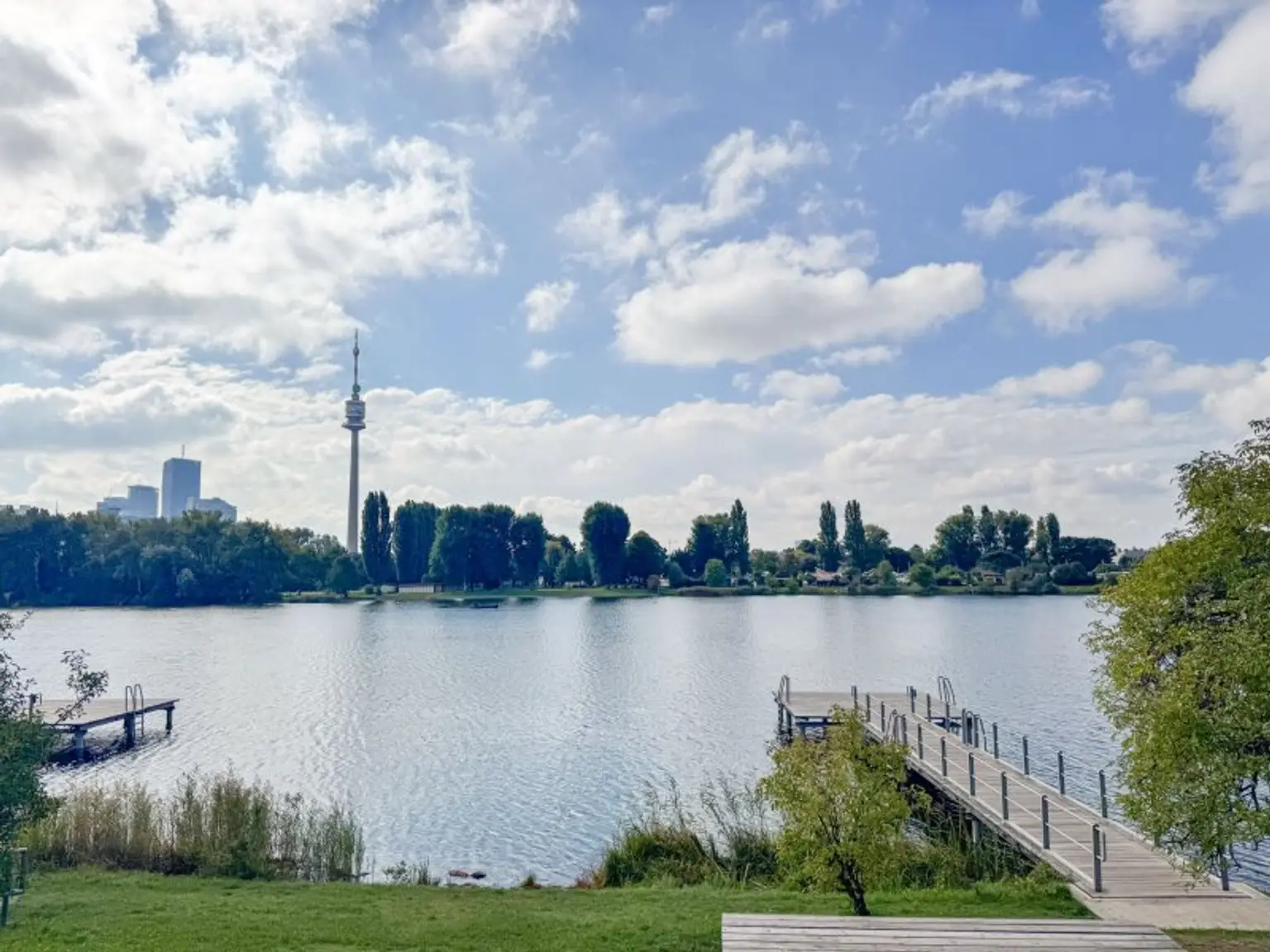 3-Zimmer-Wohnung mit Balkon & Blick auf die Alte Donau – Top-Zustand, klimatisiert, zentral begehbar!