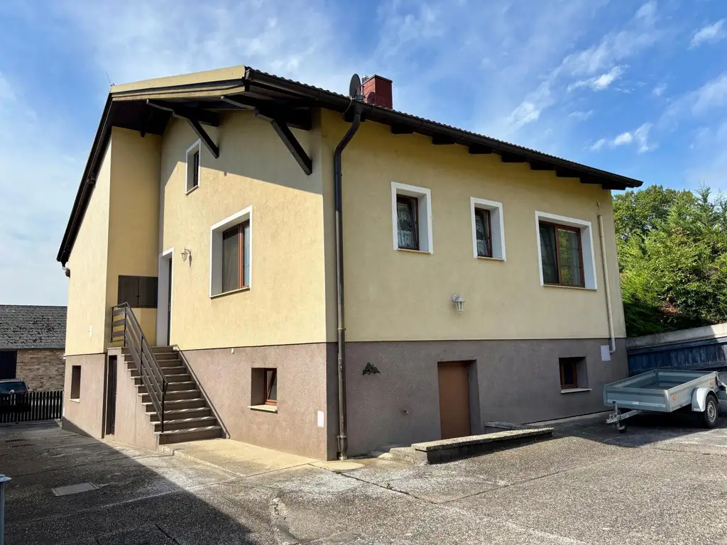 Einfamilienhaus mit großem Grund