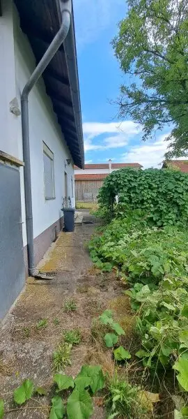 Sanierungsbedürftiges Haus mit Garage und Grünblick in Deutsch Goritz – Ihr neues Projekt!