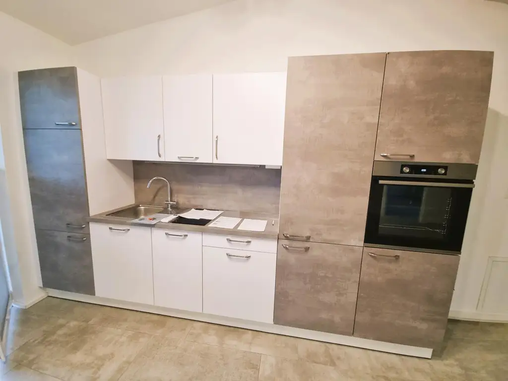 Moderne 2 Zimmer Mitarbeiter- oder Dienstwohnung mit Balkon