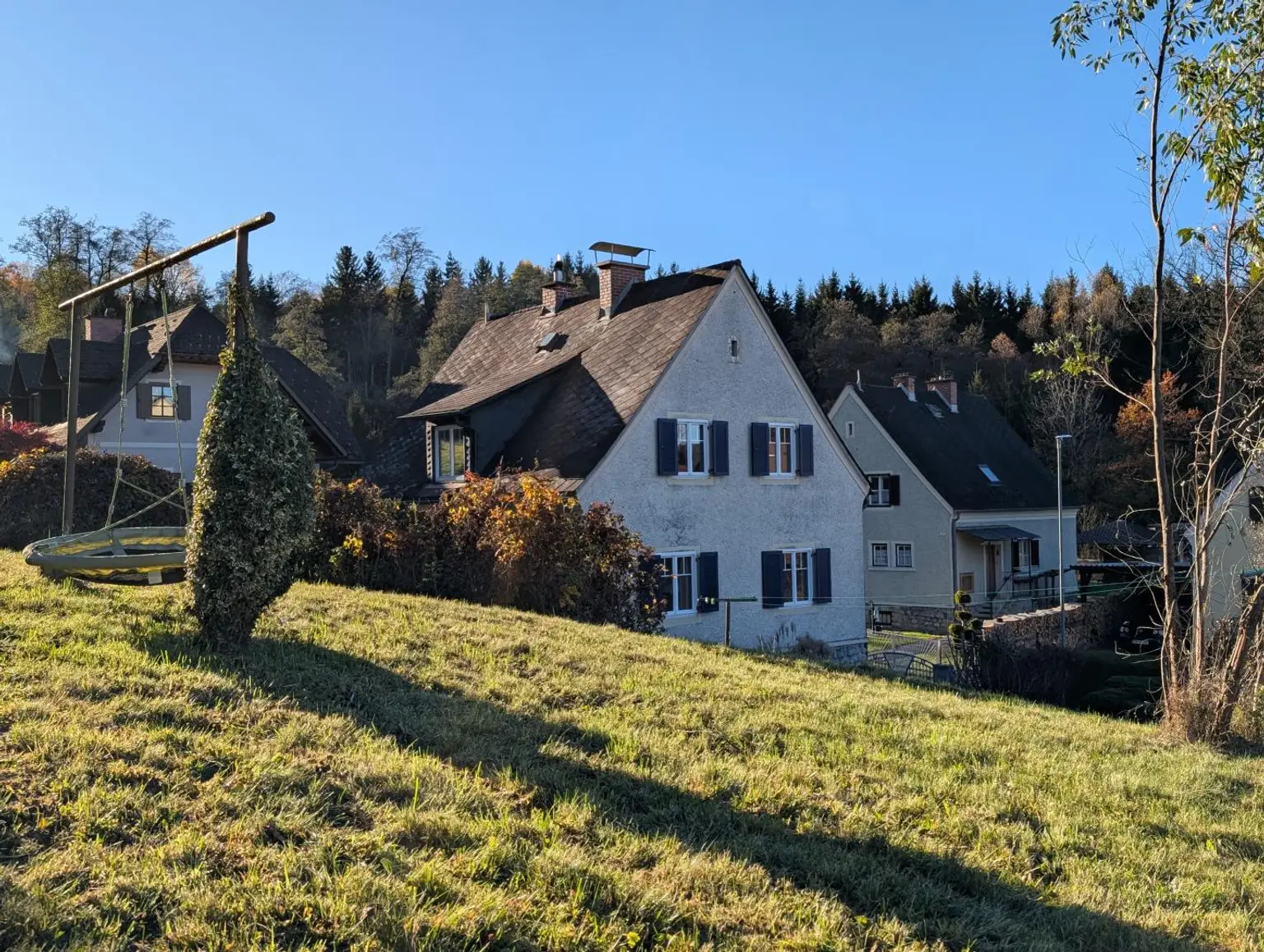 Liebevoll saniertes Einfamilienhaus in Ruhelage m. Doppelgarage - wartet auf Ihren Einzug