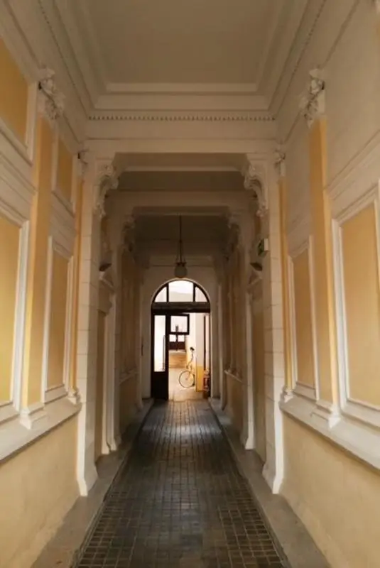 Altbauwohnung mit Innenhof-Balkon - U3 Nähe