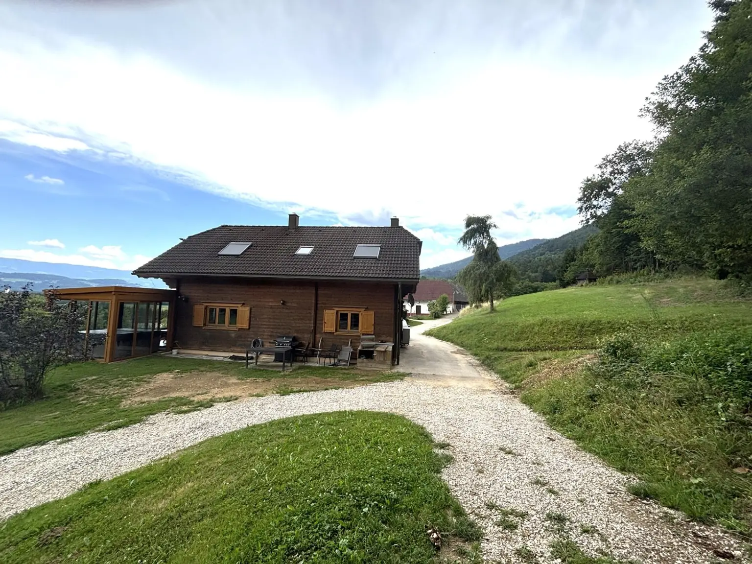 KLEINLANDWIRTSCHAFTLICHES JUWEL! CA.10 HEKTAR WALD! WIESEN! BETRIEBSFLÄCHEN!