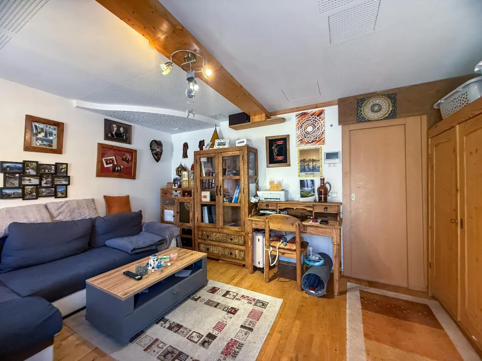 *** kleines gemütliches, möbliertes Häuschen mit Gartenparadies in der Waldrandsiedlung, mit Photovoltaik, Brunnen, Sauna, Garage, Carport,….. ***