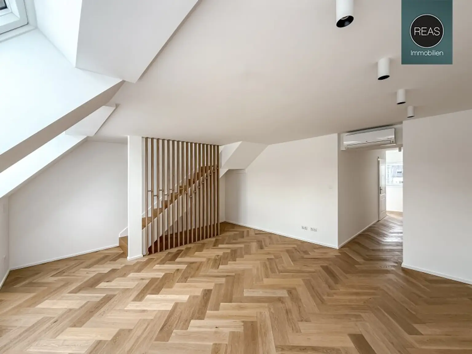 Elevate 1090 – Erstbezug: Dachgeschoss - Maisonette Wohnung (klimatisiert) mit Balkon und Terrasse nahe U6 Alser Straße, AKH!