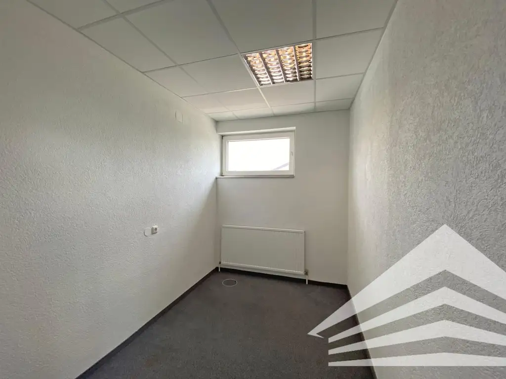 Gut sichtbares Büro mit Werbemöglichkeit in Leonding!
