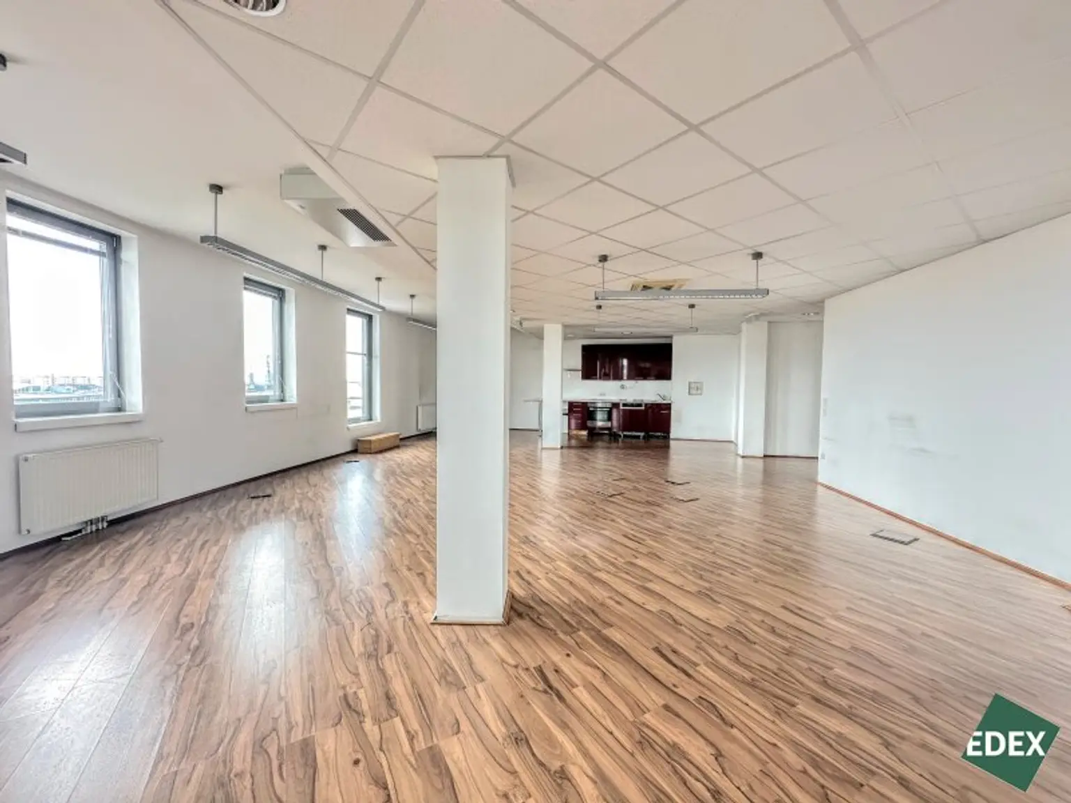 Modernes Büro mit guter Anbindung und Terrasse