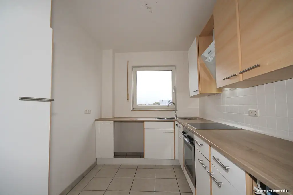 GUT GESCHNITTEN ... BALKON ... GARAGE ... TAGESLICHTBAD ... BETTRATH