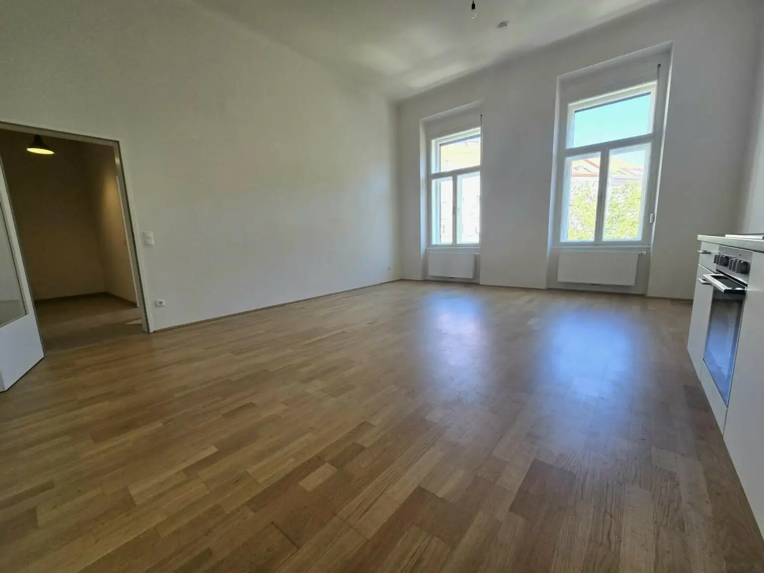Modern sanierte Altbauwohnung – Innere Stadt!