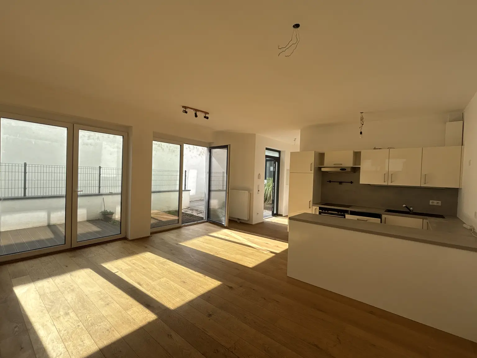 Gartenwohnung ~ 2 Zimmer ~ südlich ausgerichtet ~ Parkplatzmöglichkeit