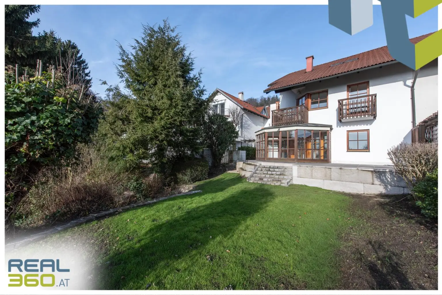 Garten und Gebäude Südwestansicht