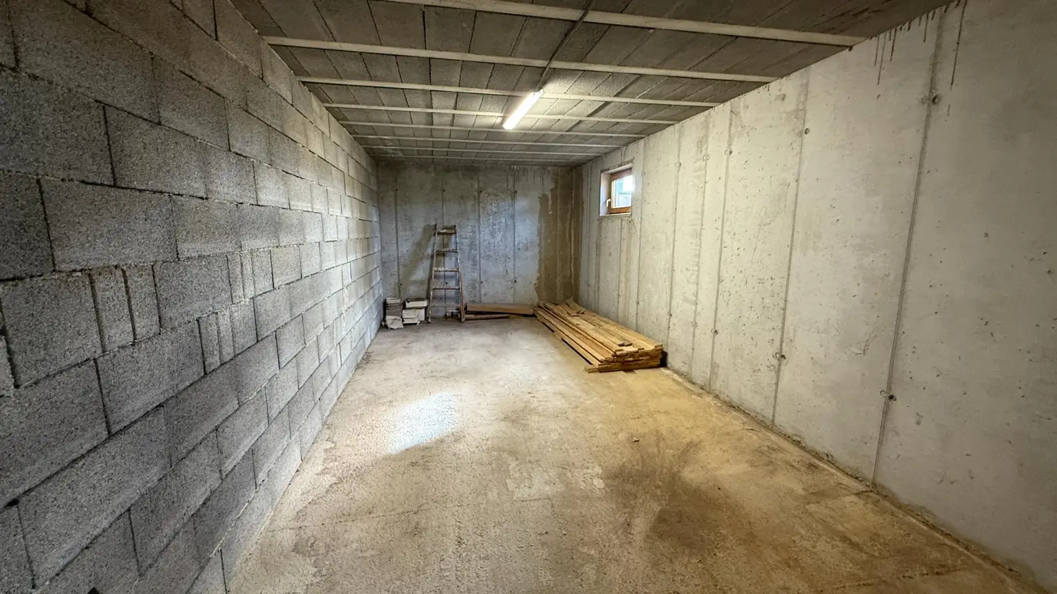 Bezugsfertiges Fertigteilhaus auf einem sonnigen Grundstück