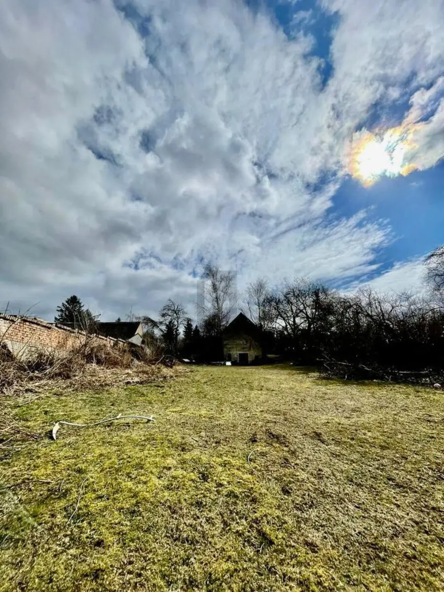 IDYLLISCHES BAUGRUNDSTÜCK: RUHEOASE MIT POTENZIAL