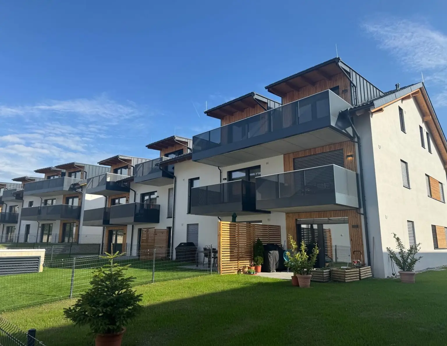 ERSTBEZUG | Sonnige 3 Zimmer Wohnung mit 101 m2 Wohnfläche u. 2 TG Plätzen | Hallwang