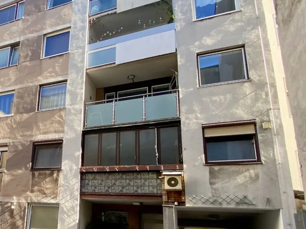 4 ZIMMER-Wohnung zu SANIEREN mit HOFSEITIGER LOGGIA