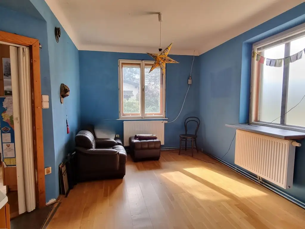 GERÄUMIGES EIN / ZWEIFAMILIENHAUS IN SONNIGER LAGE