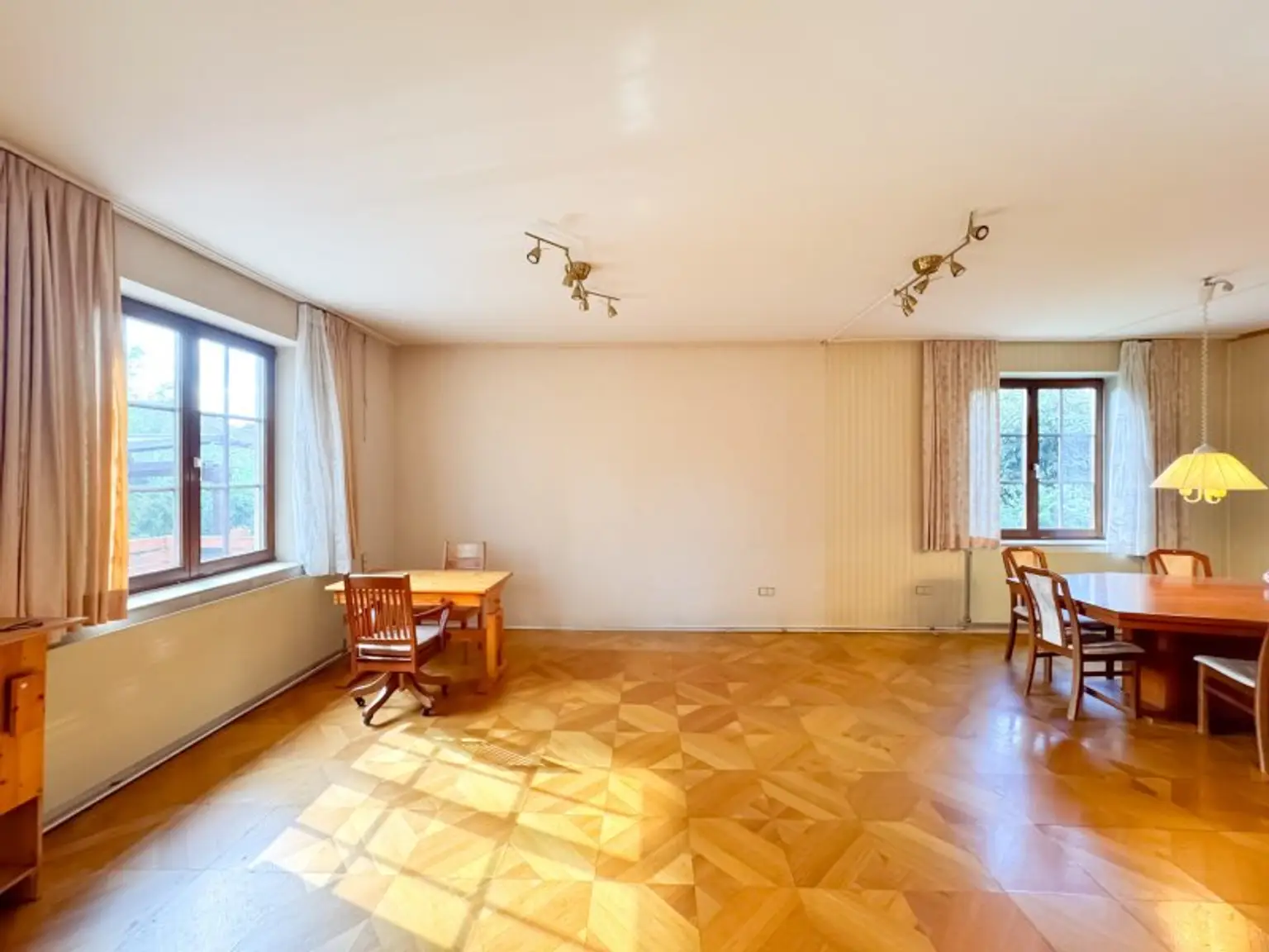 🏡 Großzügiges Einfamilienhaus mit Werkstattkeller, Garage & Terrasse in Stockerau mit Ausbaupotenzial!