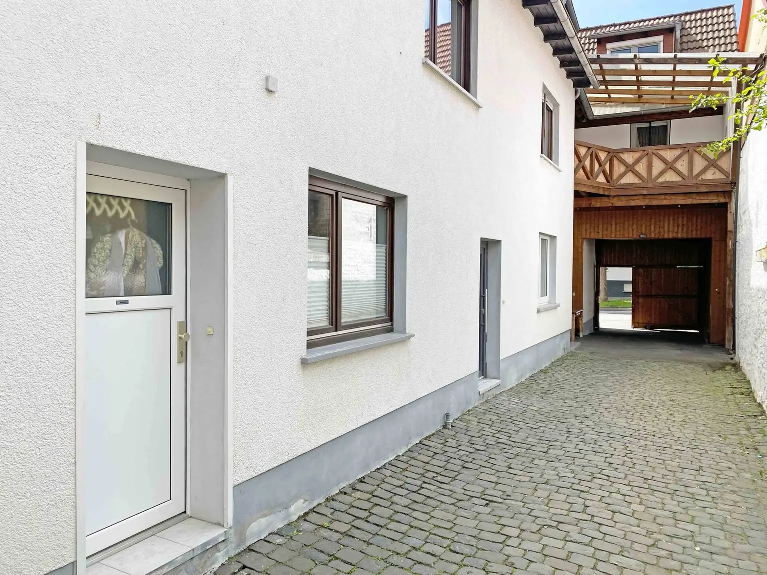 Wohnung_Hof_Eingang