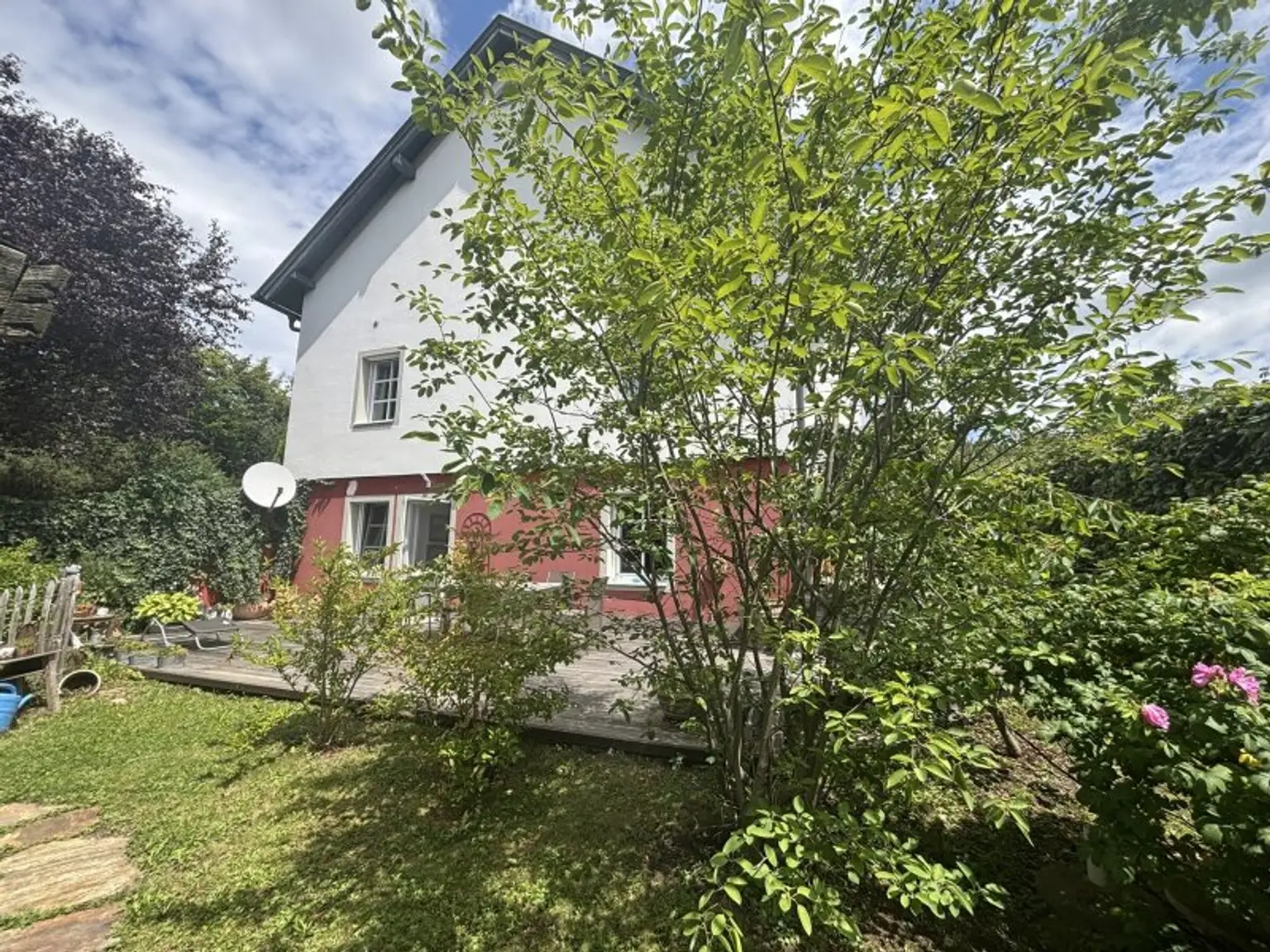 Luxus und Wohlbefinden - Traumvilla mit uneinsehbarem Garten in Grünlage
