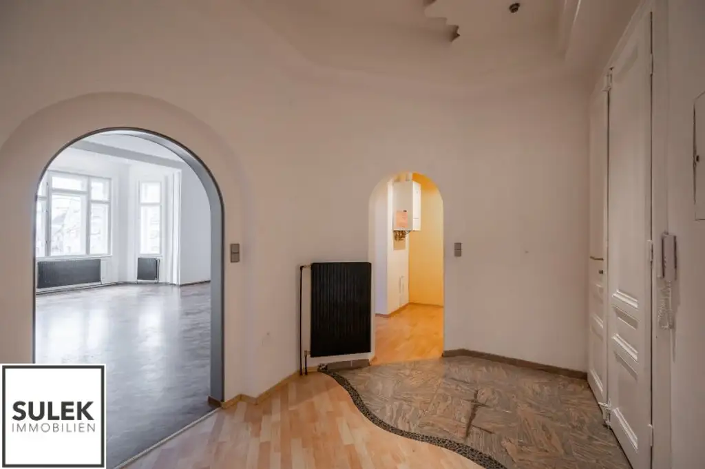 Adaptierungsbedürftige Erkerwohnung direkt beim Schloss Schönbrunn - 3 Zimmer