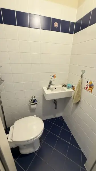 Tokiostraße / Kirschblütenpark: VIS / Japanische Schule: Möblierte 4 Zimmer-Maisonetten-Wohnung mit einer Loggia und Terrasse + optionaler Garagenstellplatz!