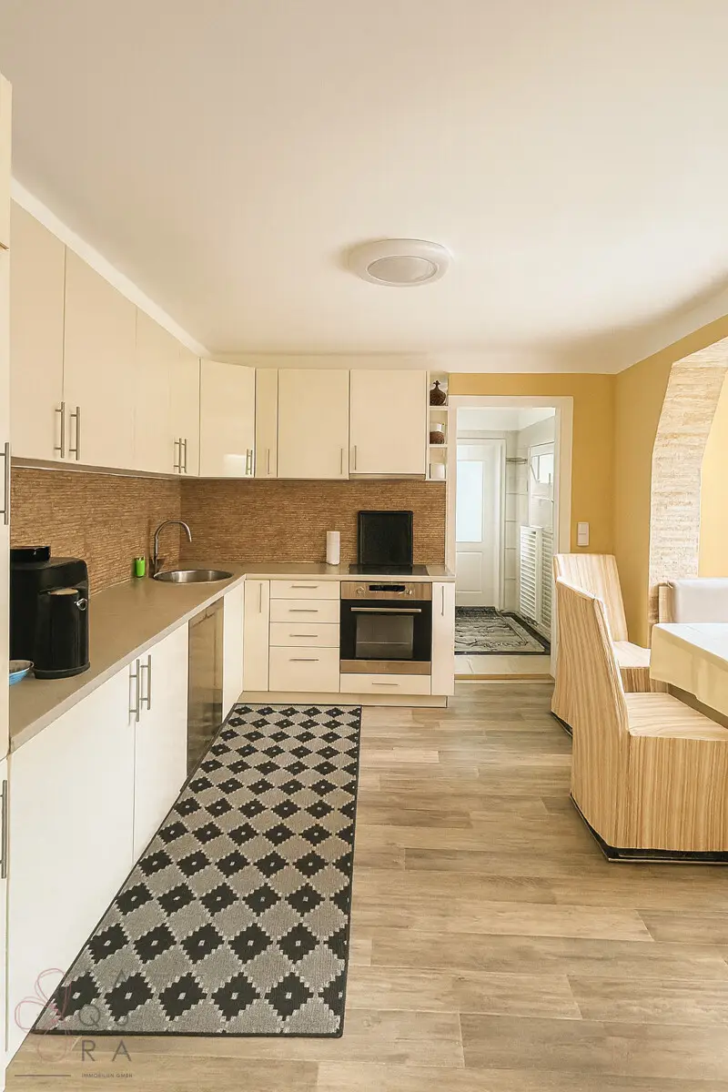 Charmantes Einfamilienhaus mit Einliegerwohnung, Garten und Garage – vielseitig nutzbar