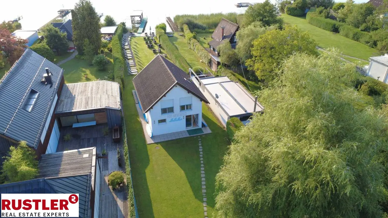 Exklusive Eigentumswohnung am See mit Privatstrand