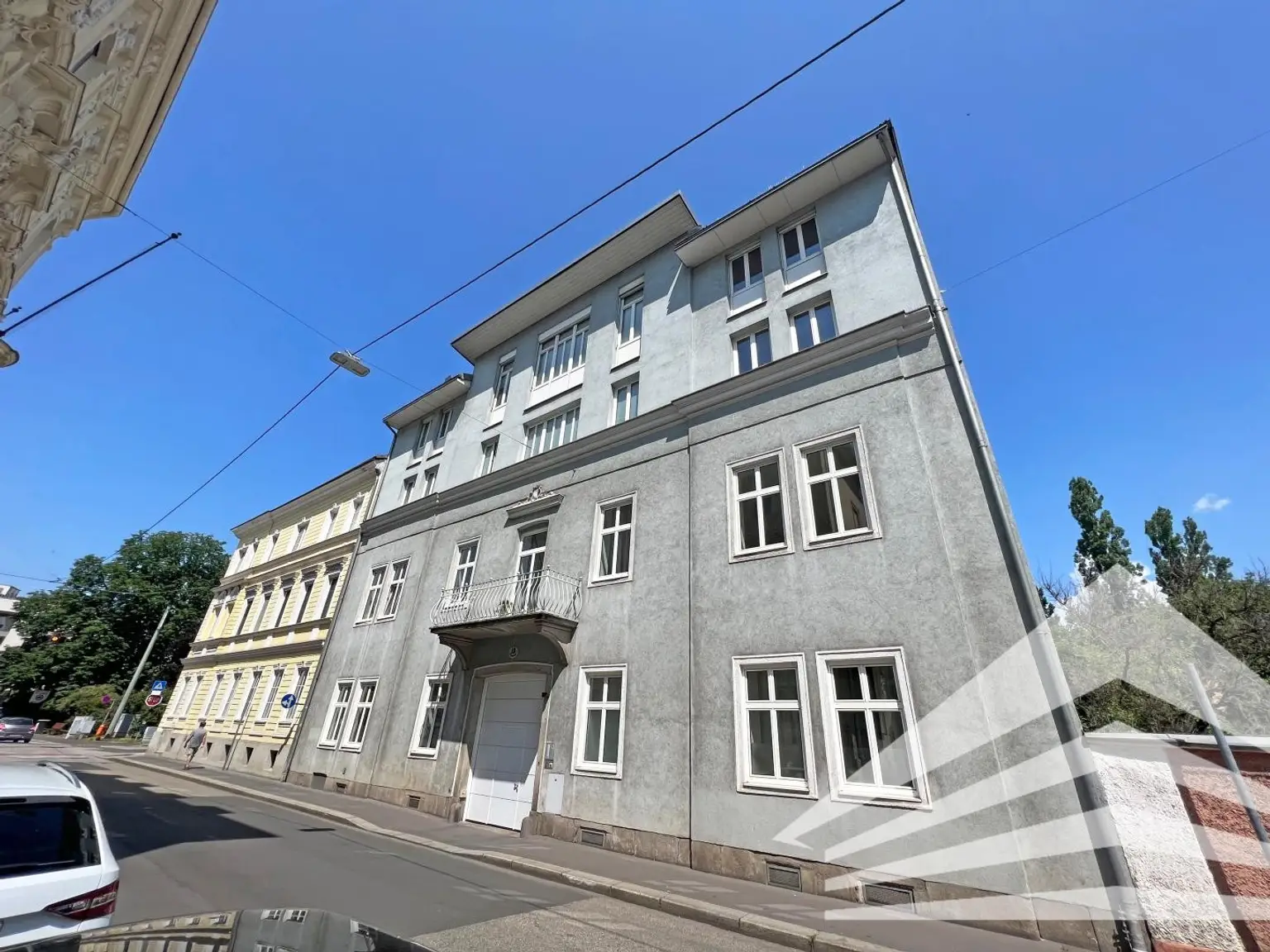 Renovierte 3 Zimmer-Altbau-Wohnung mit Küche in bester City-Lage - Nähe Landstraße