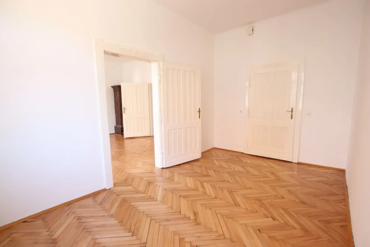 Tolle, sanierte 101m² - 4 Zimmer Altbauwohnung in der Mariannengasse - City