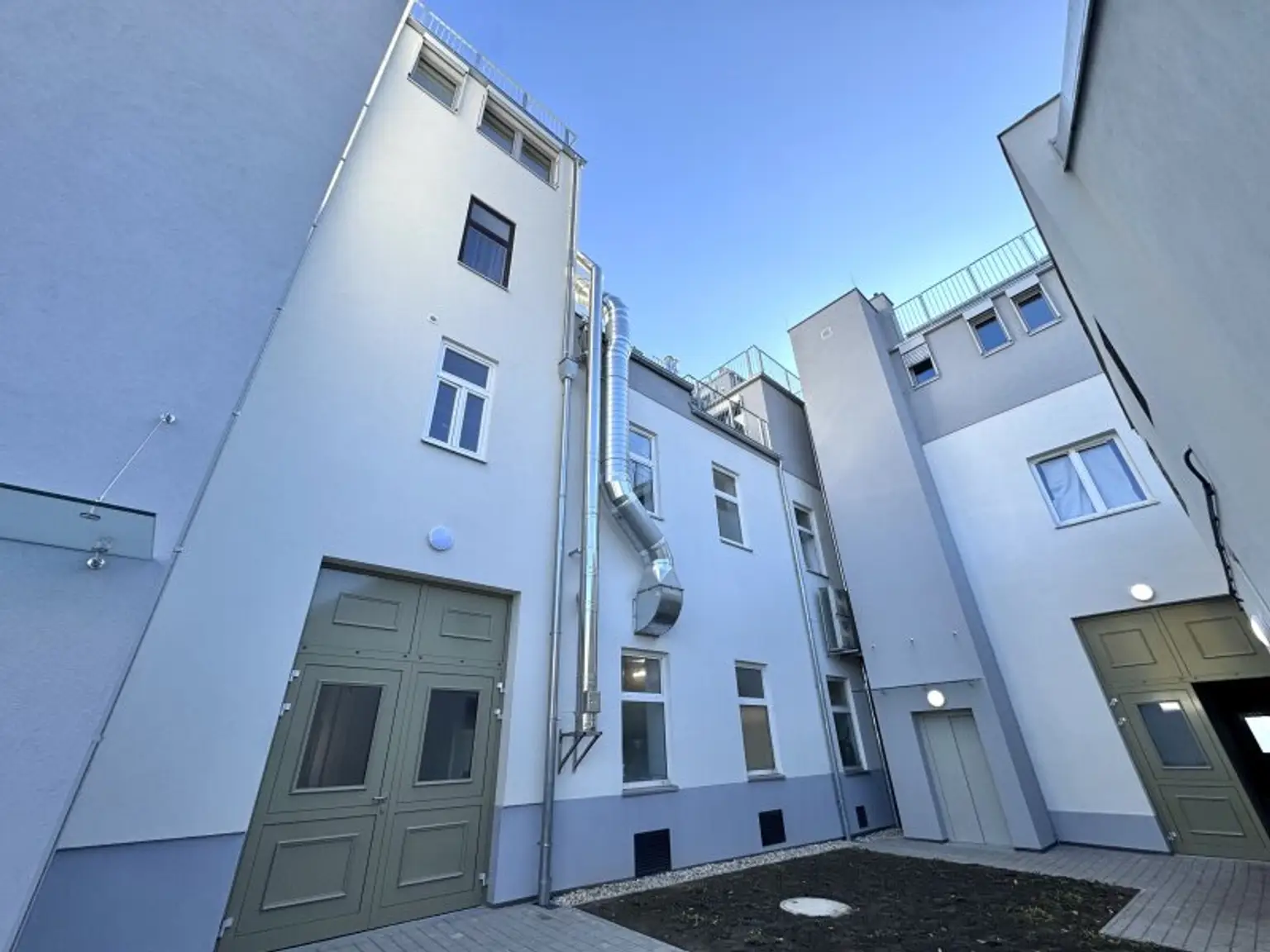 Dachgeschossausbau mit Terrasse & Klimaanlage - Erstbezug