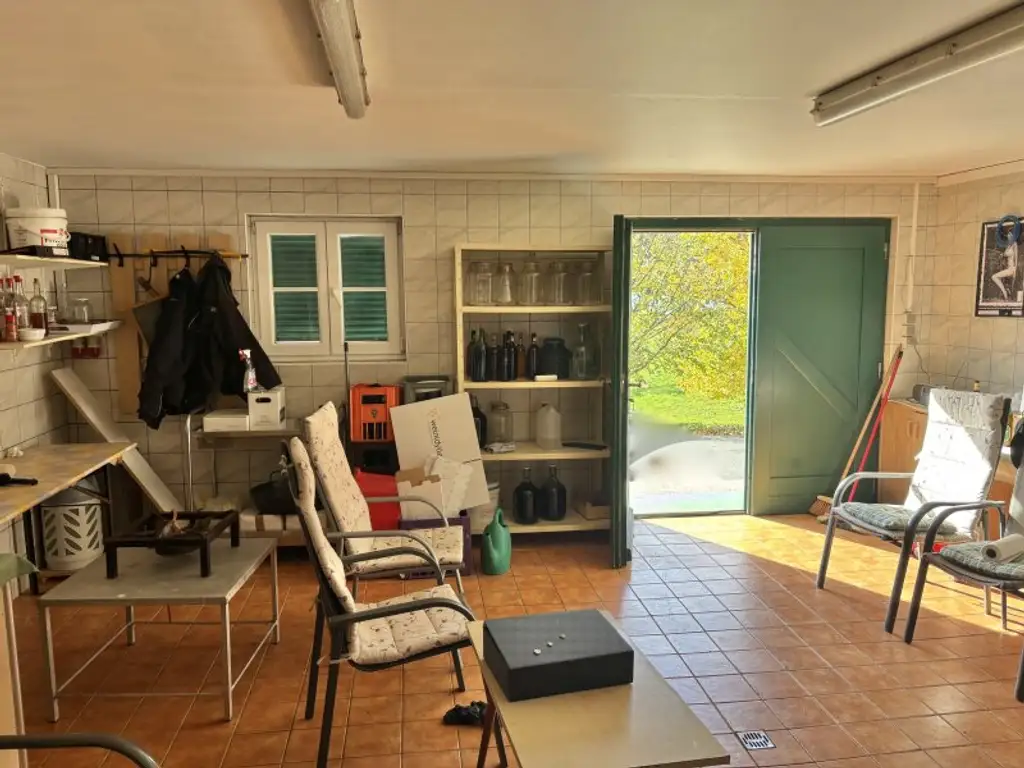 ** LEGENDE IN DER WEINIDYLLE ** D. Ehrensdorf !! Gepflegtes Haus mit ca. 245 m2 Nfl. in gediegener Ortsrandlage - Hauptwohnsitz möglich !!