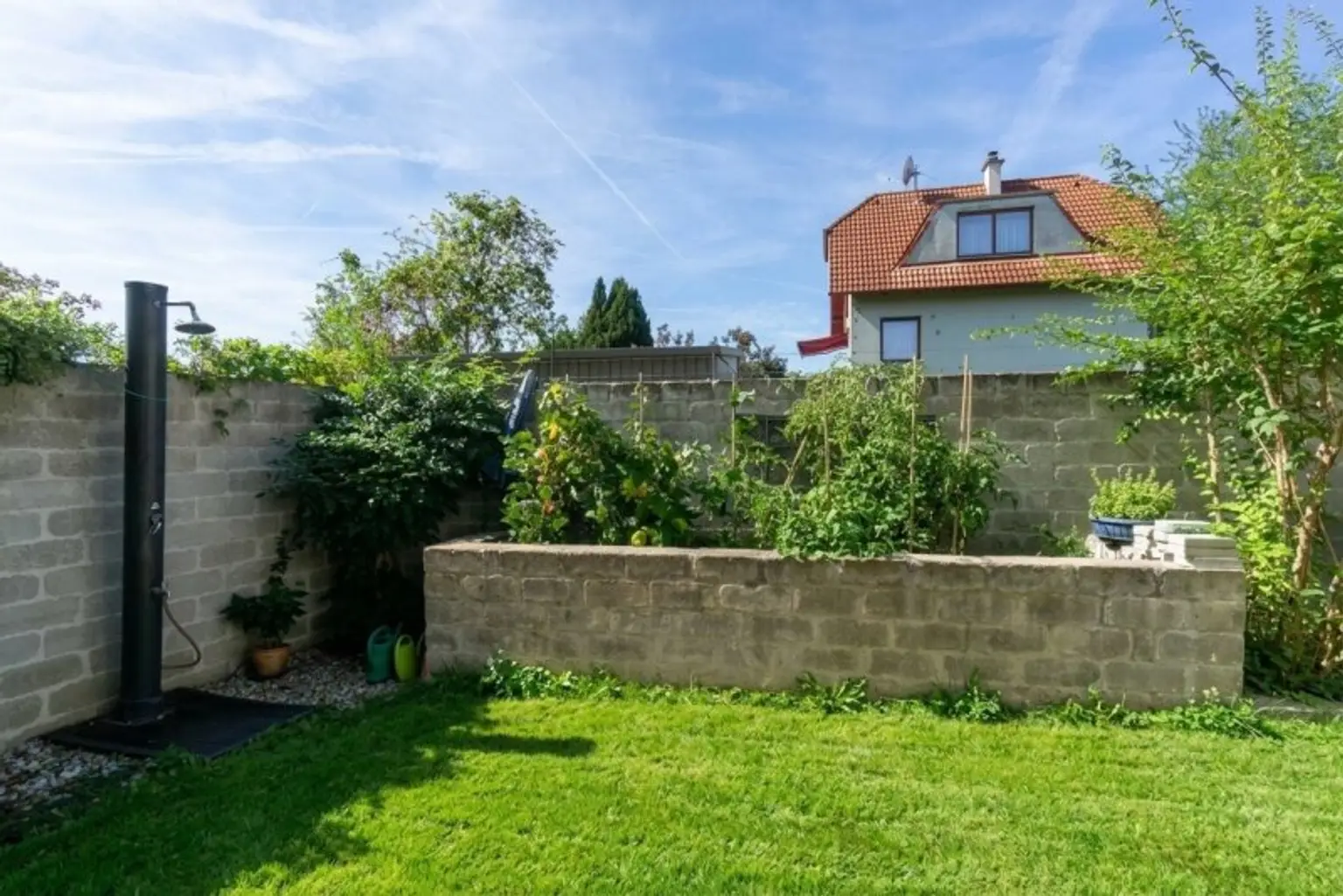 Hochbeet und Outdoordusche