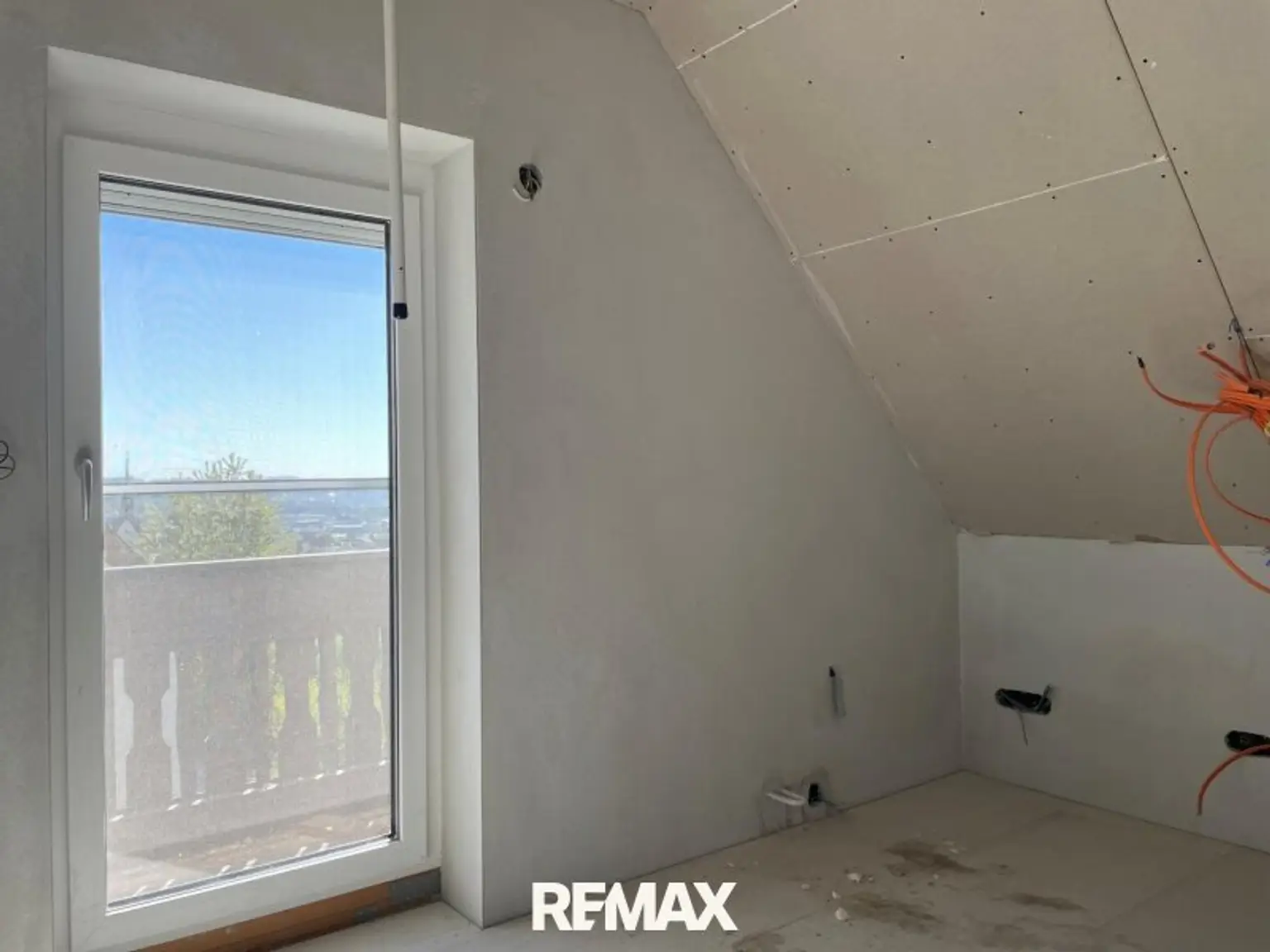 OG Zimmer mit Balkon