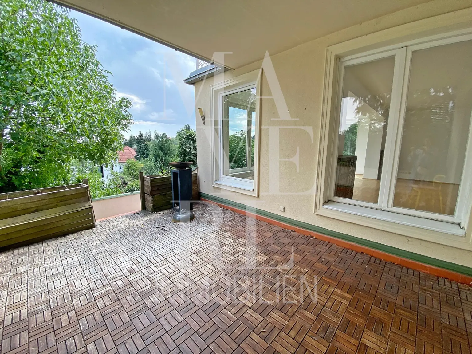 SCHÖNES EINFAMILIENHAUS MIT POOL, TOLLER BLICK, GARAGE & GARTEN