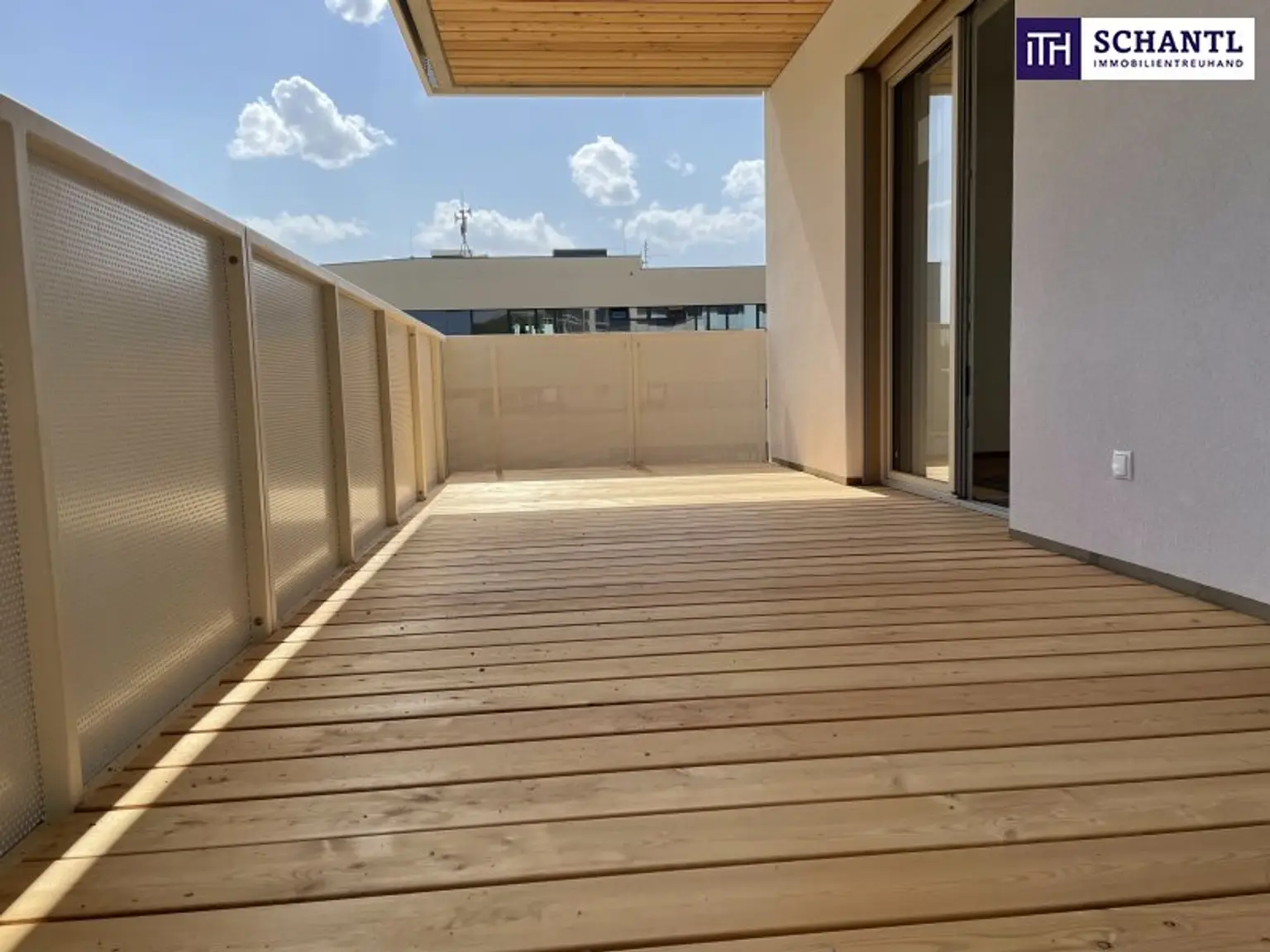 RIESIGE DACHTERRASSE + HOCHWERTIGE AUSSTATTUNG + SÜD/WEST Ausrichtung! + Tiefgarage! Nur 7 Min. von Graz entfernt!!
