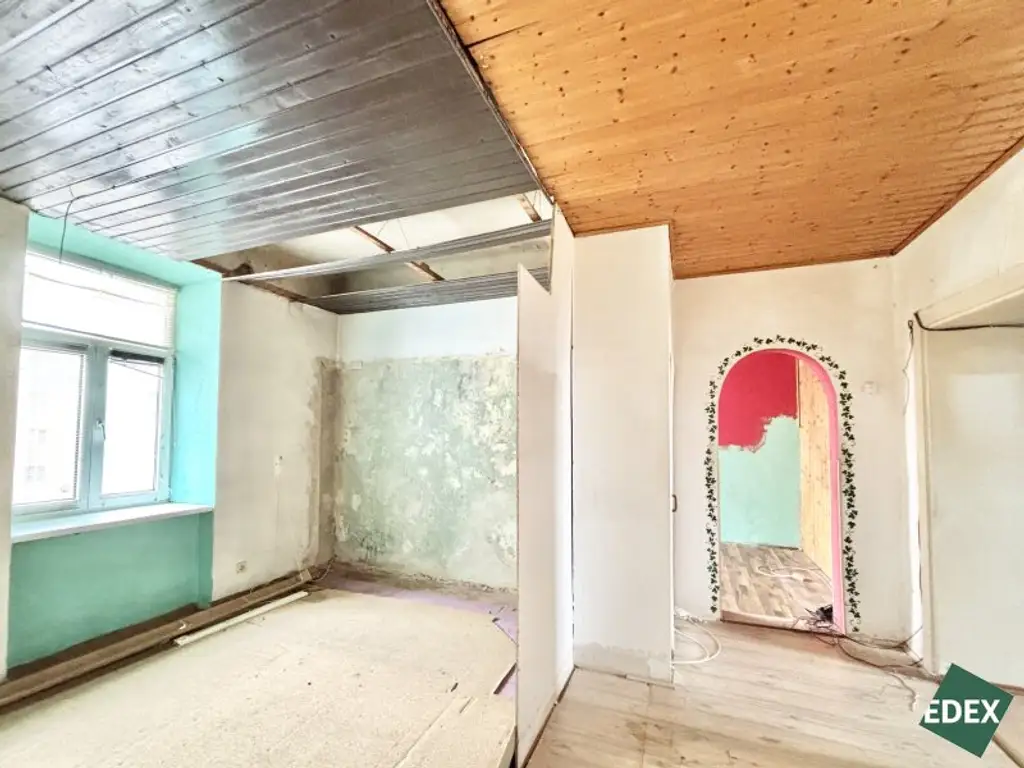Sanierungsbedürftige 2,5-Zimmer-Altbauwohnung in guter Lage in Meidling