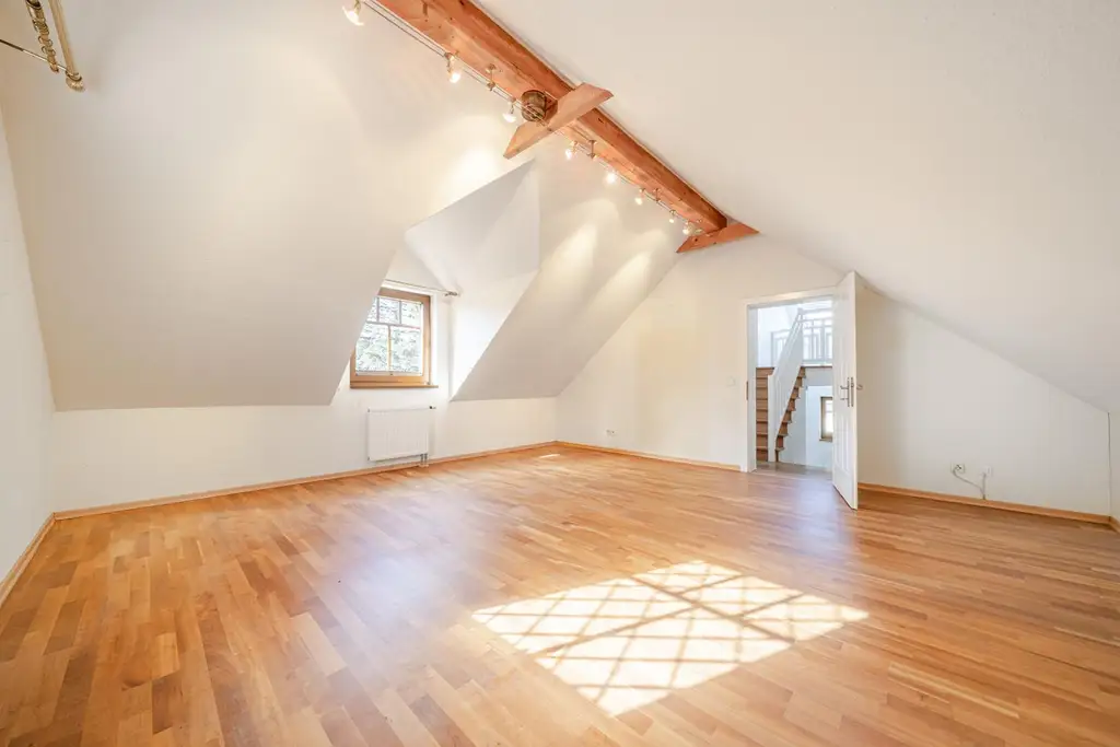 EIN HAUS MIT CHARAKTER! Einzigartiges Einfamilienhaus mit traumhaftem Garten, Garage und mehr!